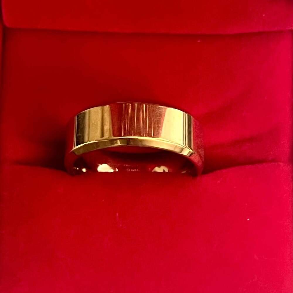 Gold Beveled Edge Polished Finish 8mm Band Ring Size 9